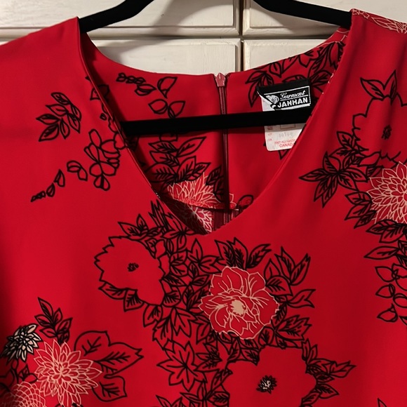 A very pretty dress in size 22 - Picture 3 of 8